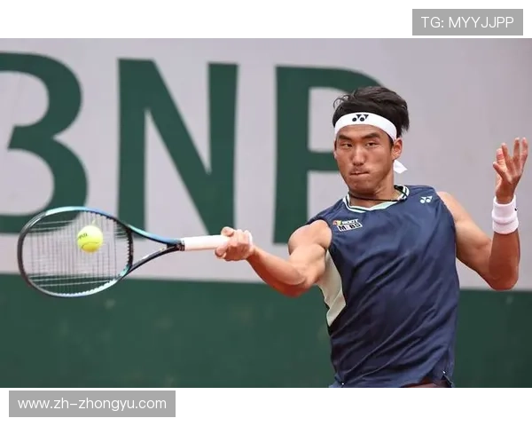 布云朝克特直落两盘胜出，收获2026澳网男单正赛外卡