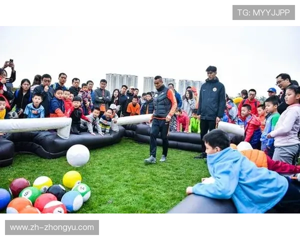 法甲俱乐部开放训练日，上千名小球员参与互动